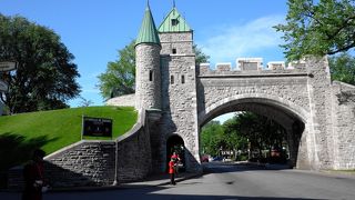 新市街と旧市街を繋ぐ門