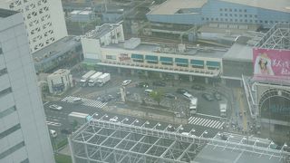 観光客も用が足せる便利な商業施設