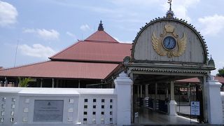 モスクに見えないモスク