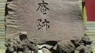 芭蕉稲荷神社の奥に碑があります