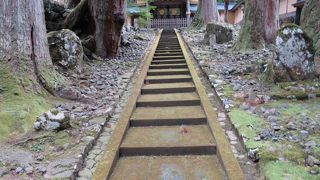 おごそかな気持ちになります