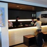 フロントです。