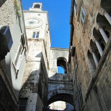 宮殿の西側の入口である「鉄の門」