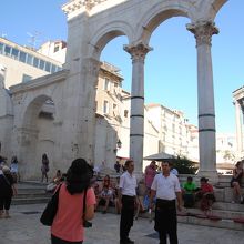 美しいペリスティルの列柱