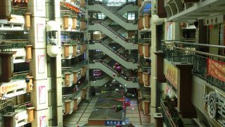 パワーストーンや飲茶が楽しめます。