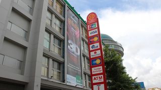 近代的なショッピングセンター