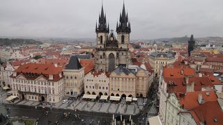 プラハ観光の中心なだけに観光客が多いです