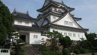 3層3階の小ぶりなお城