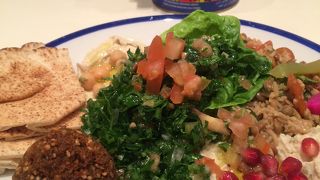 ロンドンの人気レバノン料理店