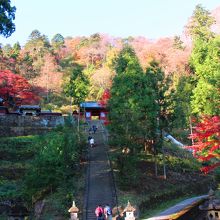 随身門までの階段