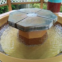 無料の足湯もあります