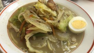 博多駅のラーメン亭でちゃんぽん