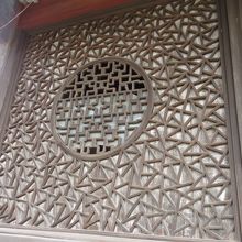 細工の綺麗な窓