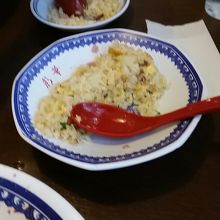 チャーハンはあっさり。でも量が多くて、二人で分けて食べた