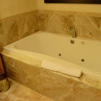 すごく大きいバスタブ