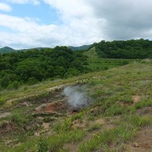 ところどころ　今でも 噴気が上がっていました