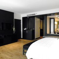 床のフローリングが質感の高いものに張り替えられてしました 