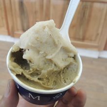 ピスタチオとピーチをダブル2.5ユーロ