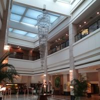 華美にならず、好感の持てるロビーです。