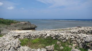 【要注意】鳩間島の北側、西寄りにあります。今ある石積は、最近作られた物です。昔の物見台の跡地です。