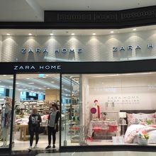 ZARA HOMEもあります。