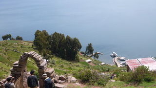 急な坂を上りました