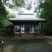 宮之浦港近くの神社