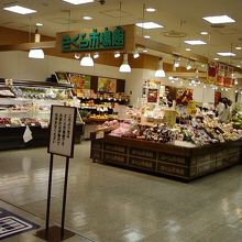 店内広いです。