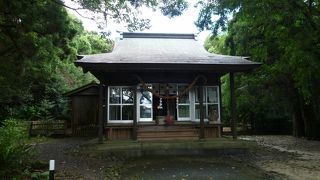 宮之浦港近くの神社