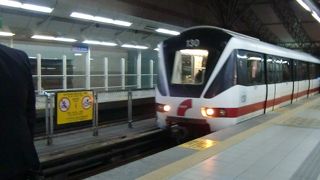 切符は自動券売機で