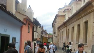 プラハ城の召使いらの住居あと、今は土産物屋が多い