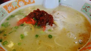 路面電車の思案橋駅に近く