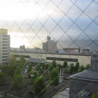部屋から出雲市駅が見える