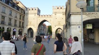 ノイハウザー通りの玄関