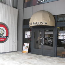 左に銀座ライオンがある