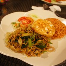 ナシゴレンとミーゴレン