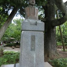 安田伊左衛門像