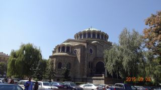 ソフィアの街の中心部にある存在感のある教会