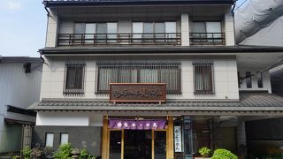 羊羹の老舗が何軒かあって