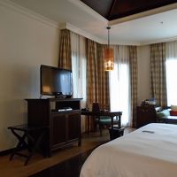 さて客室は、チーク材が多用されておいて質感が高いです 