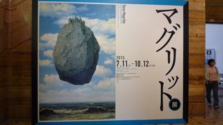 超有名な展覧会はチケット購入でも行列
