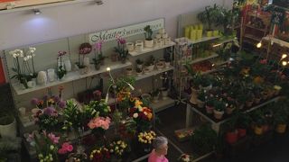 いろんな店が入っていて楽しいです