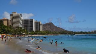 ダイヤモンドヘッドへは早朝の日の出を見る5時集合の8時解散のツアーがお勧め