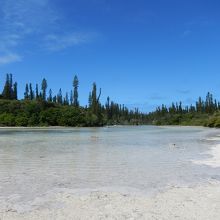 この浅瀬の川を横切ります。満ちると水位があがります。
