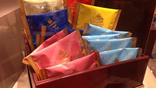 手頃な価格と話題性でお土産に便利