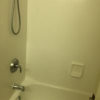 水圧が低かったシャワーとバスルームです。