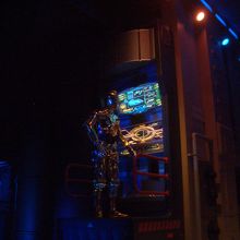 乗り込むまでの通路に色々あります