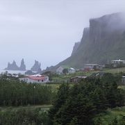 アイスランド本島南端の海面を飾る奇岩群