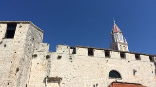 歴史を感じる建物です