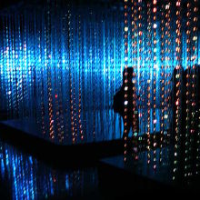 音楽と光の演出が新鮮でした。